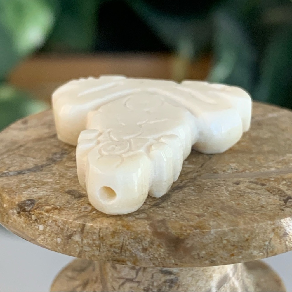 Vintage Natural Bone Bead Frog Hand Carved Fetish Animal Toad Drilled 1.3" x 1" - Picture 6 of 13